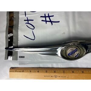 Chrysler 300 / 300C Rear Trunk‎ Chrome Emblem Trim Molding 2005–2010 OEM